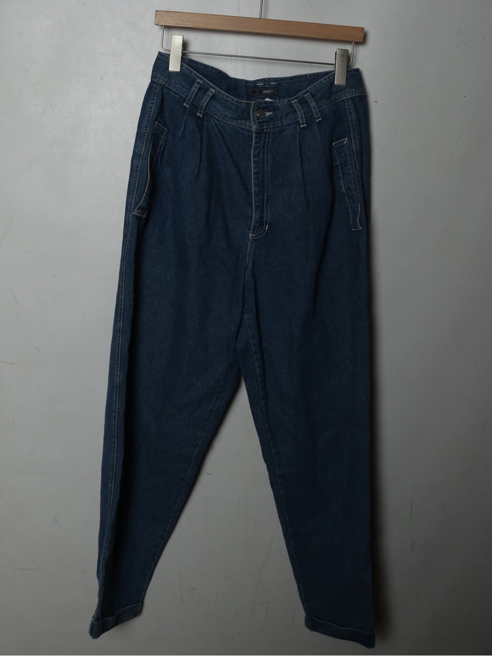 Men's Relaxed Pleat Jeans in Dark Blue Denim